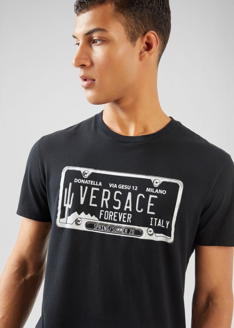 Versace License Plate Logo T Shirt μπλουζακια ανδρικα μαυρα | 812Q9RP