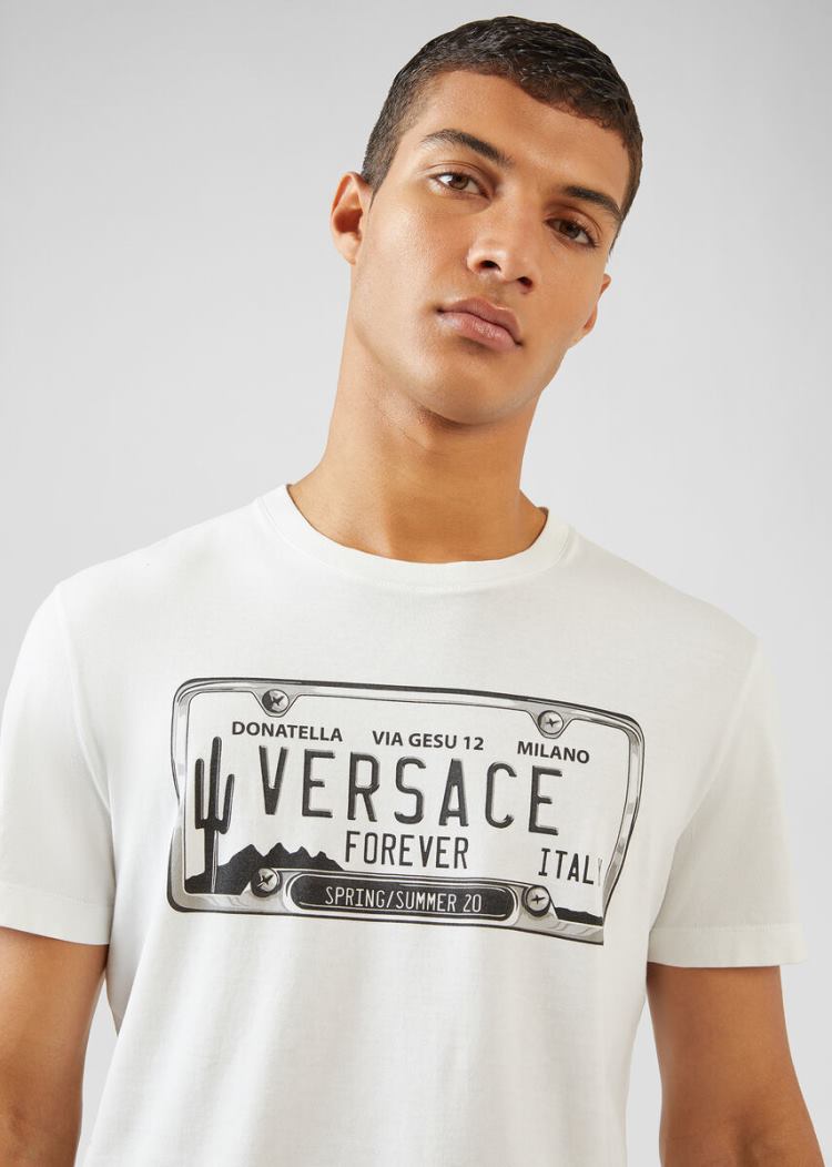 Versace License Plate Logo T Shirt μπλουζακια ανδρικα ασπρα | EVQDKGK